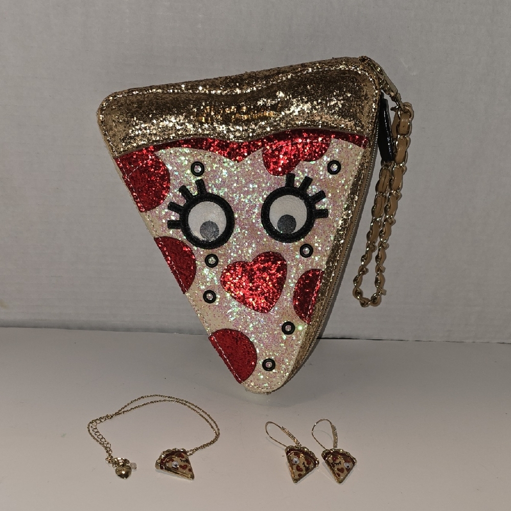 Betsey Johnson Betsey Johnson Say Cheese Pizza Slice Wristlet. - Picture 1 of 10